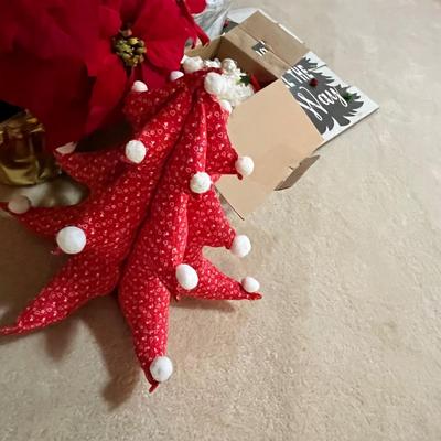 Lot 74 Christmas Decor