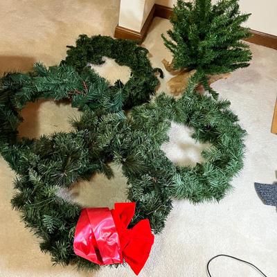 Lot 79 More wreaths & greenery