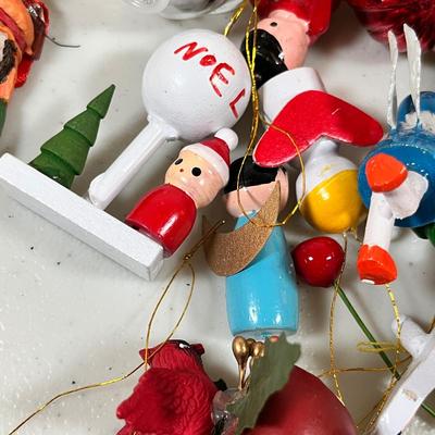 Lot 82 Christmas vintage ornaments