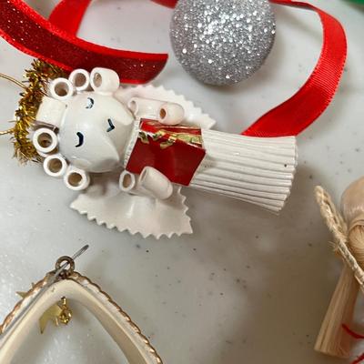 Lot 82 Christmas vintage ornaments