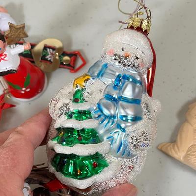 Lot 82 Christmas vintage ornaments