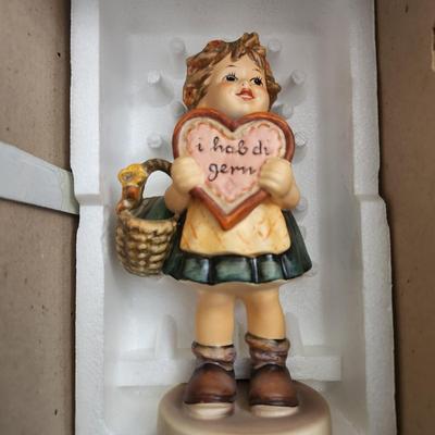 Collection of 5 M.J. Goebel Hummel Figurines