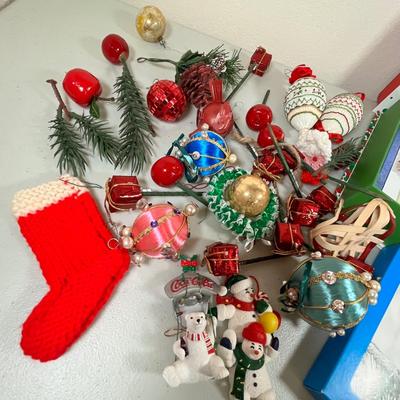 Lot 87 More Christmas ornaments & cards