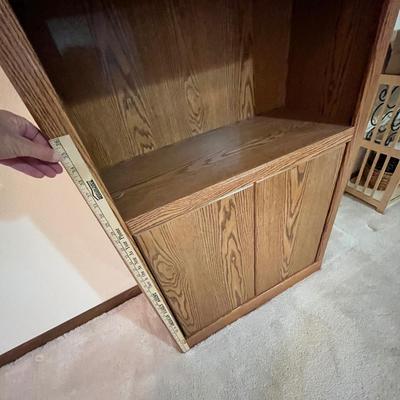 Lot 98 Vintage bookshelf/ cabinet
