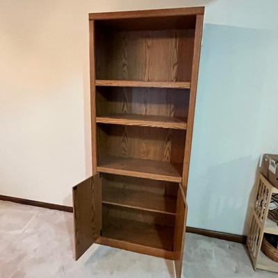 Lot 98 Vintage bookshelf/ cabinet