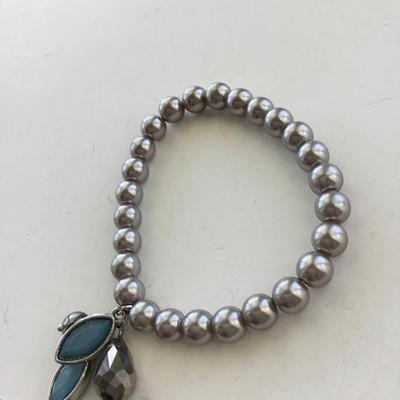 Silver tone stretchy beaded bracelet