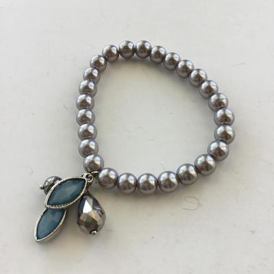 Silver tone stretchy beaded bracelet