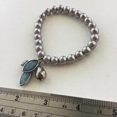 Silver tone stretchy beaded bracelet