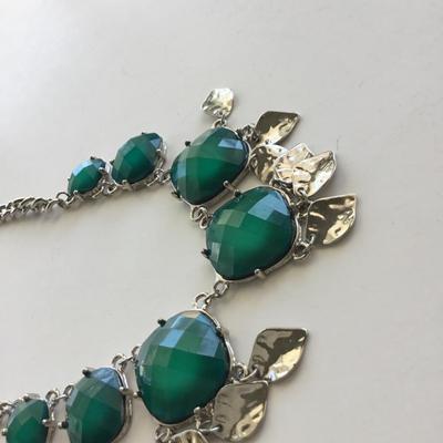Silver tone green fashion necklace