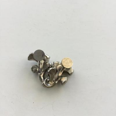 Vintage silver tone screw on rhinestone earrings