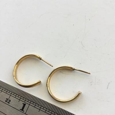 Gold tone hoop earrings