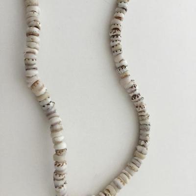 Vintage clasp shell collar necklace