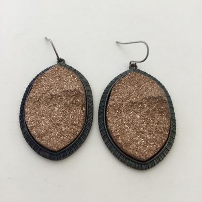 Beautiful unique dangle fashion earrings