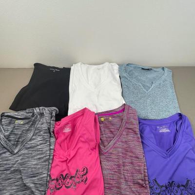 9 Women’s T-shirts XL-1X