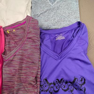 9 Women’s T-shirts XL-1X