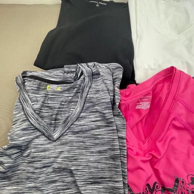 9 Women’s T-shirts XL-1X