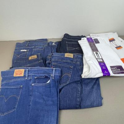 7 Pair Women’s Denim Some new with tags