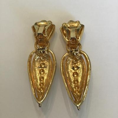 Vintage gold tone clip on earrings