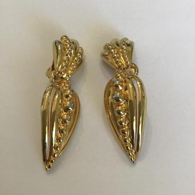 Vintage gold tone clip on earrings