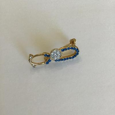 Gold tone brooch with Rhinestones