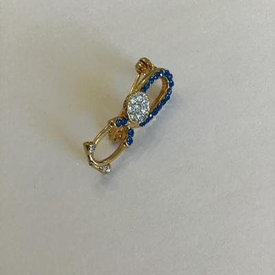 Gold tone brooch with Rhinestones