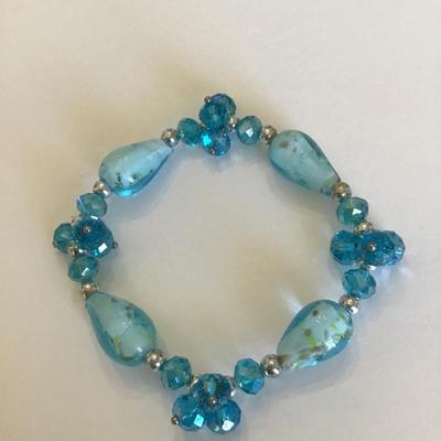 Pretty blue Rhinestone and art glass stretch bracelet