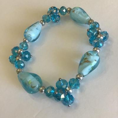Pretty blue Rhinestone and art glass stretch bracelet