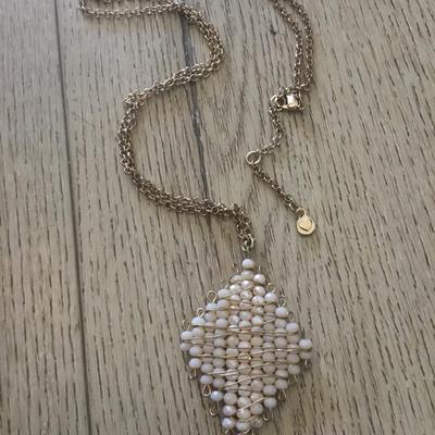 Beautiful vintage, gold tone, light pearly, glass bead, wire, wrapped triangle pendant necklace very pretty