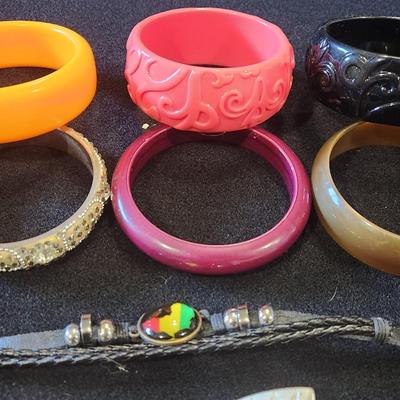 Sale Photo Thumbnail #292: Vintage Costume Jewelry Earrings & Braclets

Will receive all items pictured as is