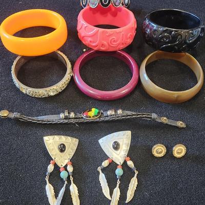 Sale Photo Thumbnail #289: Vintage Costume Jewelry Earrings & Braclets

Will receive all items pictured as is