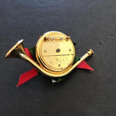 Very nice vintage Christmas Avon musical French horn, brooch, musical working