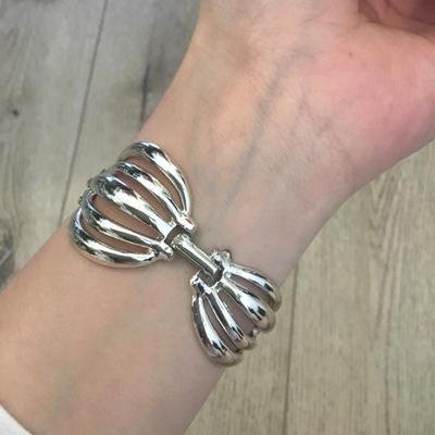 Vintage, silver, toned, scallop panel bracelet excellent condition