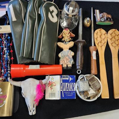 Sale Photo Thumbnail #416: Huge Vintage Household & Grab bag items Kitchen accessories lot ect...

Will receive all items pictured as is.
