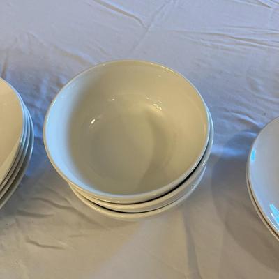 Sale Photo Thumbnail #418: White Dinnerware 10 Pieces