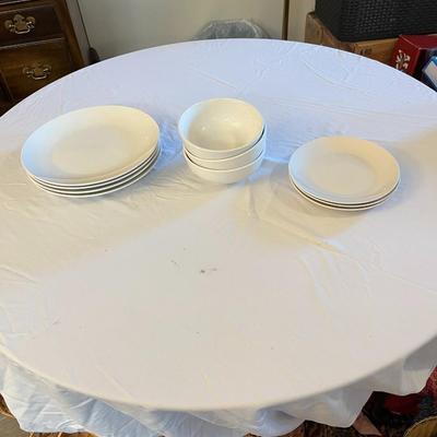 Sale Photo Thumbnail #420: White Dinnerware 10 Pieces