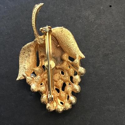 Sale Photo Thumbnail #109: Very nice vintage goldtone, grape cluster brooch. Please see attached photos.
