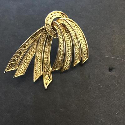 Sale Photo Thumbnail #152: Vintage goldtone ribbon broach by Vante Please see attached photos.