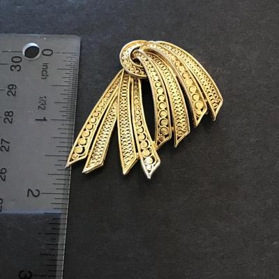 Sale Photo Thumbnail #153: Vintage goldtone ribbon broach by Vante Please see attached photos.
