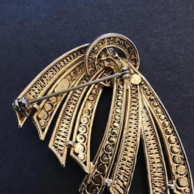 Sale Photo Thumbnail #154: Vintage goldtone ribbon broach by Vante Please see attached photos.