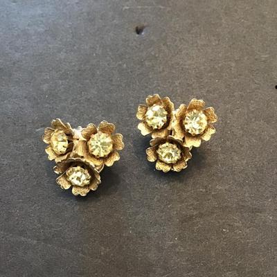 Sale Photo Thumbnail #197: Vintage goldtone, fashion earrings. Please see attached photos.