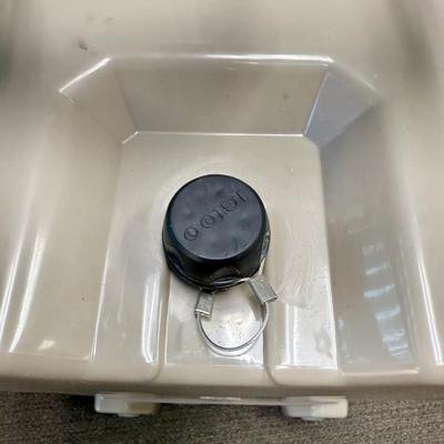 Sale Photo Thumbnail #511: Injection Mold Construction with UV Inhibitors, Cool Riser Technology®, Ultratherm® Insulated Lid and Body, Non-slip, Comfort Grip Steel Braided Cable Handles, Rubberized Lid T-latches.
Some light scratches on the top of the lid, but otherwise in like-n