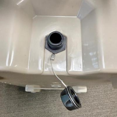 Sale Photo Thumbnail #512: Injection Mold Construction with UV Inhibitors, Cool Riser Technology®, Ultratherm® Insulated Lid and Body, Non-slip, Comfort Grip Steel Braided Cable Handles, Rubberized Lid T-latches.
Some light scratches on the top of the lid, but otherwise in like-n