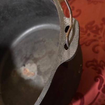 Cast Iron Camp Dutch Oven