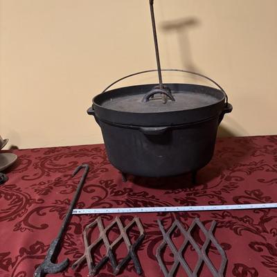 Cast Iron Camp Dutch Oven