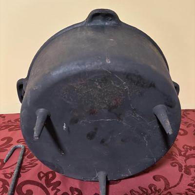 Cast Iron Camp Dutch Oven