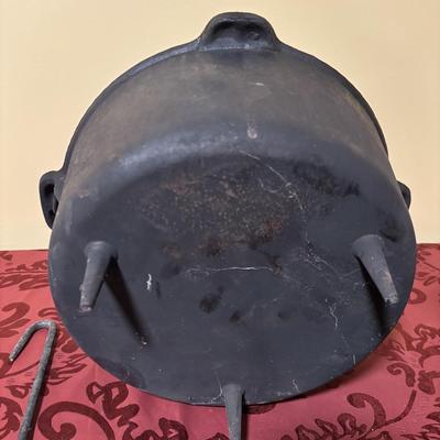 Cast Iron Camp Dutch Oven