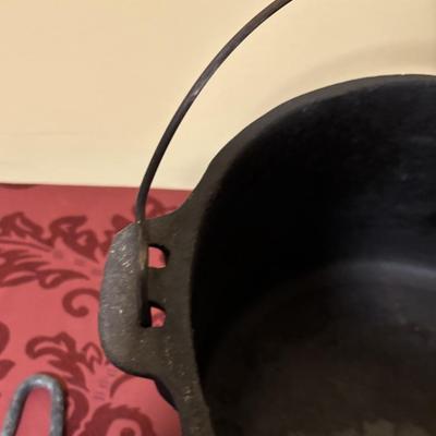 Cast Iron Camp Dutch Oven