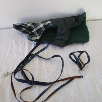Sale Photo Thumbnail #147: 2 dog leashes, one new medium dog coat, 1 medium harness collar, Doggie cookie cutter with recipe cards. One leash is 5' x 3/4", one is 46" x 3/8"
