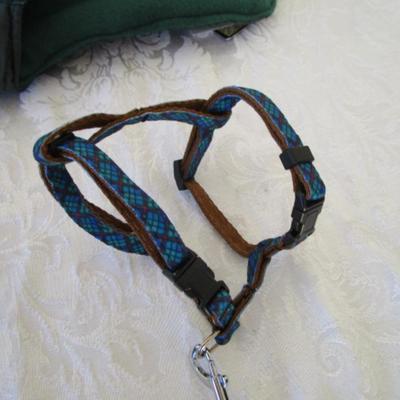 Sale Photo Thumbnail #148: 2 dog leashes, one new medium dog coat, 1 medium harness collar, Doggie cookie cutter with recipe cards. One leash is 5' x 3/4", one is 46" x 3/8"