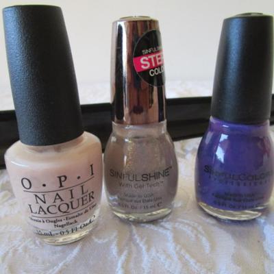 Sale Photo Thumbnail #179: 3 bottles Nail polish, 1 pkg gauze, Gel shoe cushions, 2 pkg moleskin + padding, 1 bottle Scent Worx body mist, shoe horn
